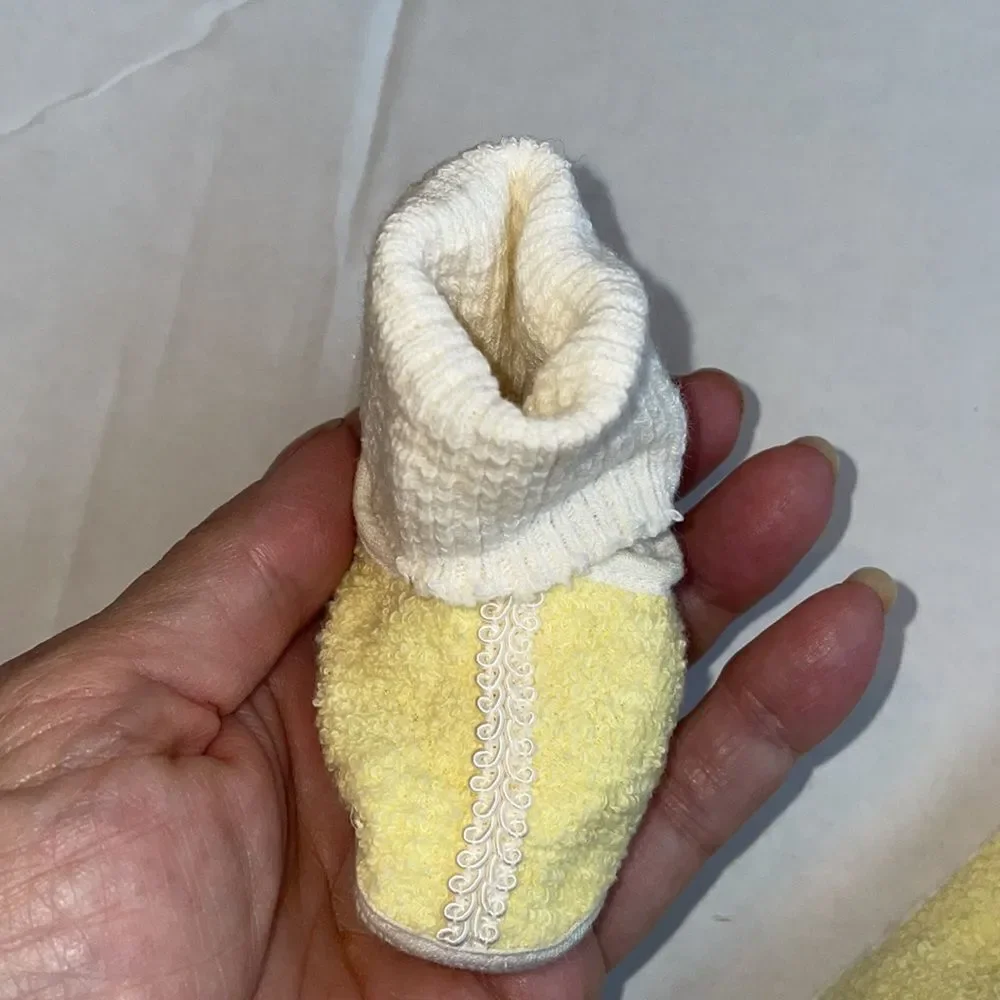 Vintage white yellow